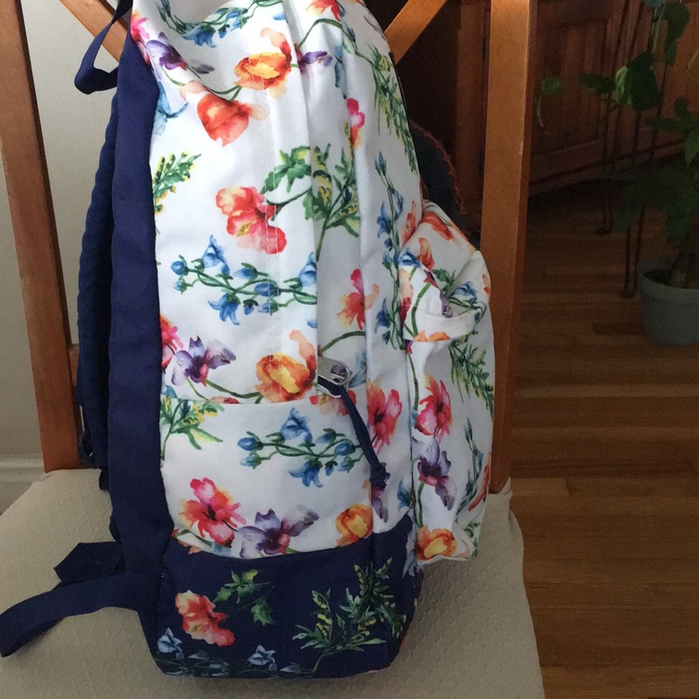 Jansport Backpack. - Picture 3 of 4